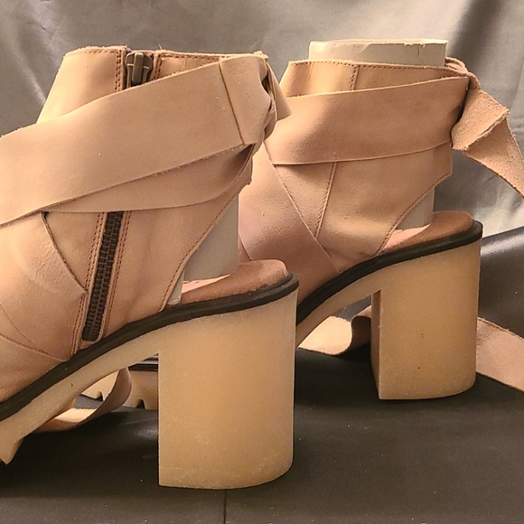 ❤️ NWT/BOX Free People shoes & gift - Picture 7 of 13